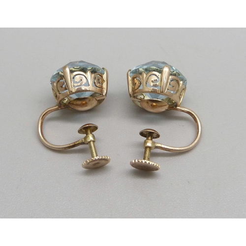 1022 - A pair of 14ct gold stone set screw back earrings, 5.1g, stones approximately 1.2cm