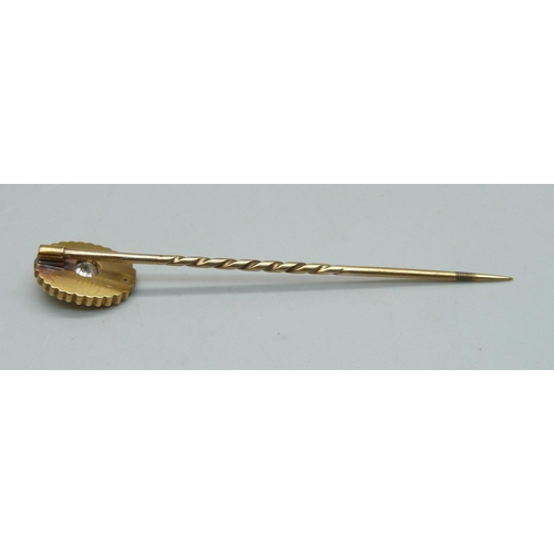 1024 - A yellow metal stick pin set with a diamond, 2.6g, cased