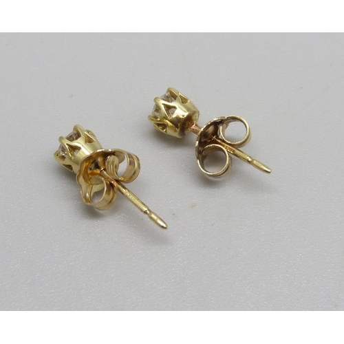 1029 - A pair of 18ct gold and diamond stud earrings, total 0.60 carats, 1.3g