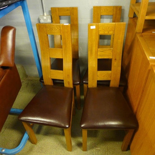 1623 - A set of four oak dining chairs