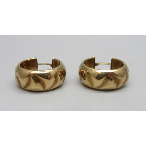 1040 - A pair of 9ct gold hoop earrings, 3.2g, 2cm hoop size