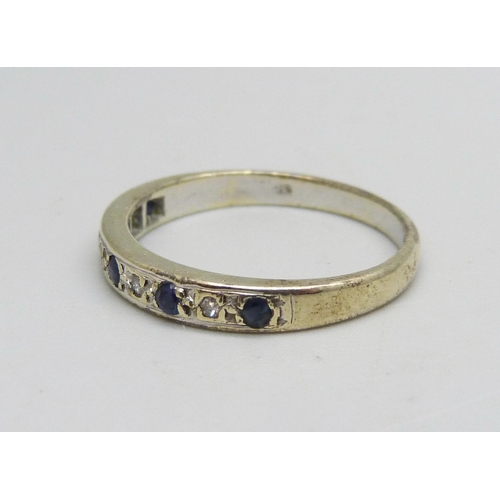 1070 - A 9ct gold ring set with sapphires and diamonds, 2.2g, O