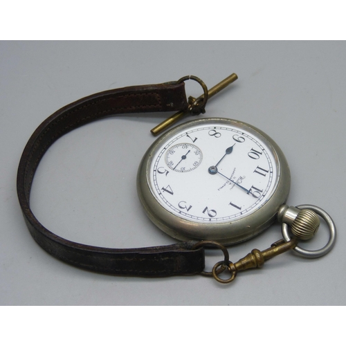 1081 - A Waltham Navy issue pocket watch, engraved H.S.3 to the case back