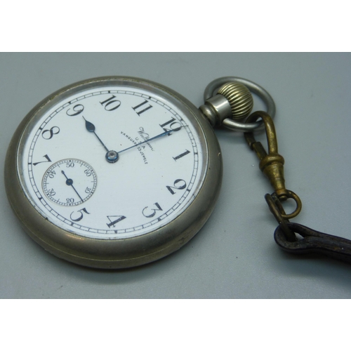 1081 - A Waltham Navy issue pocket watch, engraved H.S.3 to the case back