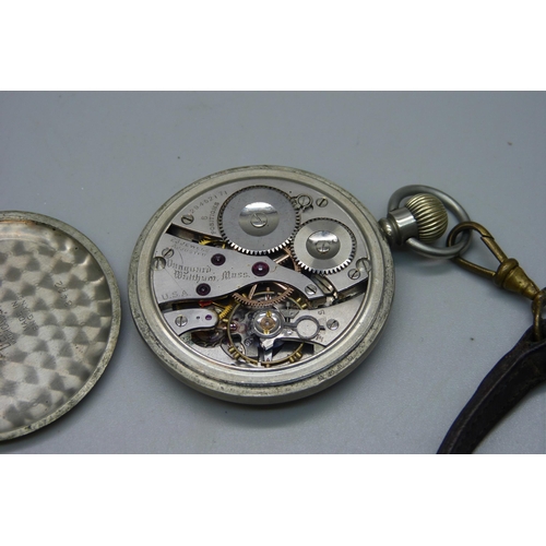 1081 - A Waltham Navy issue pocket watch, engraved H.S.3 to the case back