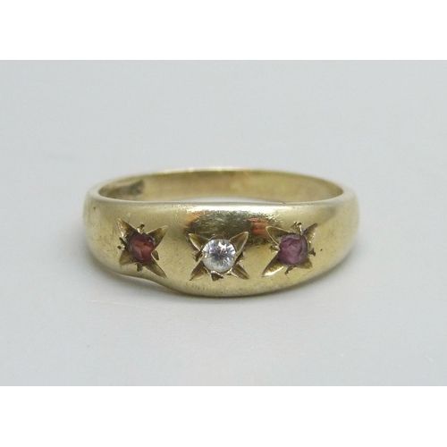 1098 - A 9ct gold ring set with two garnets and a white stone, 1.7g, J/K