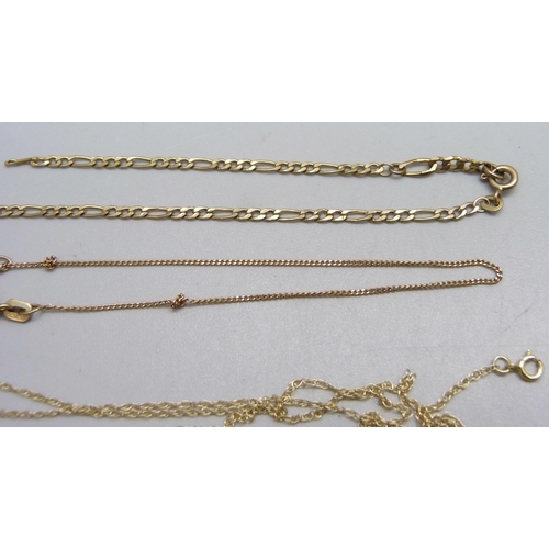 1100 - Three 9ct fine gold chains - one necklace and two bracelets, figaro chain a/f, 2.5g