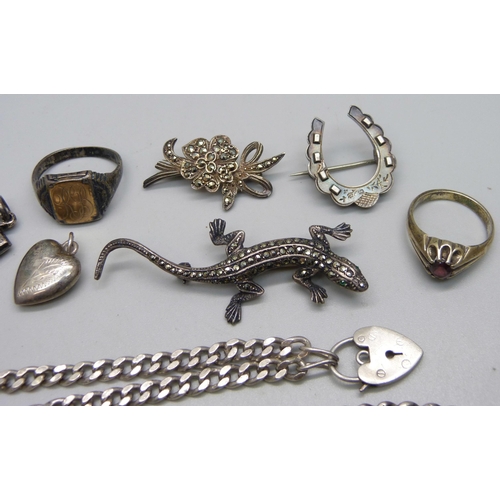 1103 - A collection of silver jewellery including a 1977 ingot, a lizard brooch, two rings, a curb chain br... 