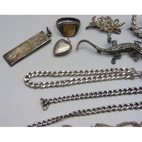 1103 - A collection of silver jewellery including a 1977 ingot, a lizard brooch, two rings, a curb chain br... 