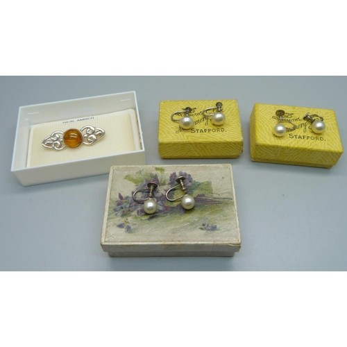 1104 - A silver and amber set brooch, and three pairs of faux pearl screw back earrings with silver mounts