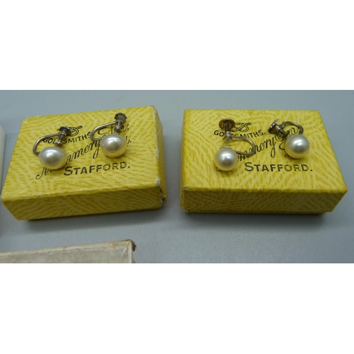 1104 - A silver and amber set brooch, and three pairs of faux pearl screw back earrings with silver mounts