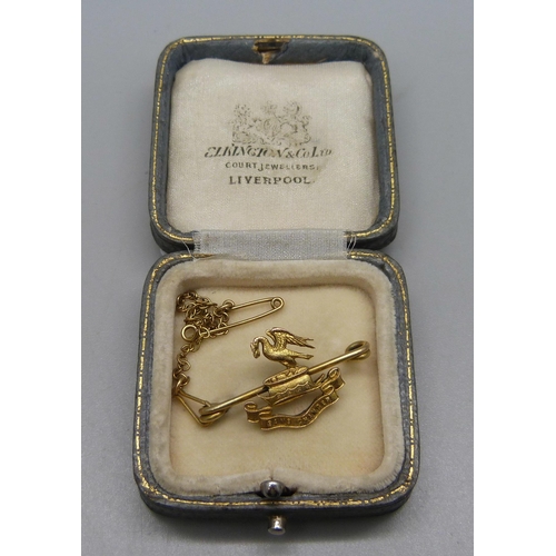 1115 - A 9ct gold Liver Bird brooch, 2.5g, 2.8cm, with box