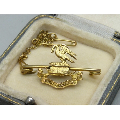 1115 - A 9ct gold Liver Bird brooch, 2.5g, 2.8cm, with box