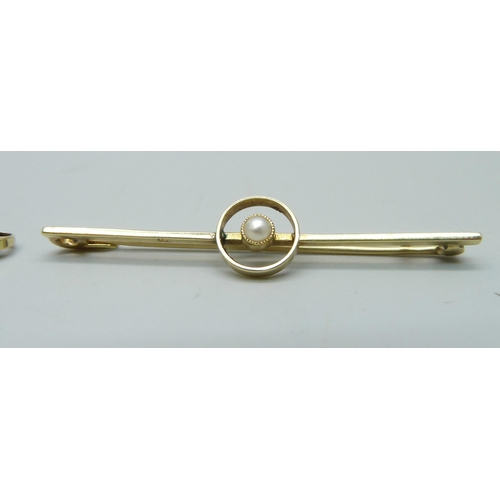 1116 - Two 15ct gold bar brooches, set with an amethyst and a seed pearl, 6.3g, longest 5.8cm