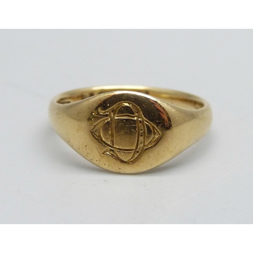 1117 - An 18ct gold signet ring, 4.3g, L