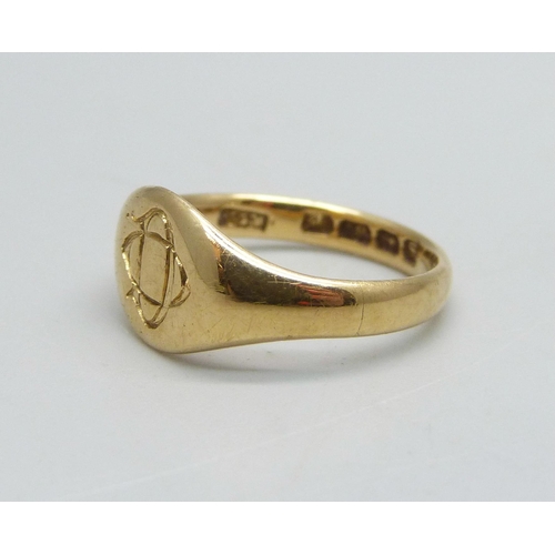 1117 - An 18ct gold signet ring, 4.3g, L