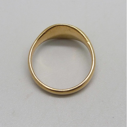 1117 - An 18ct gold signet ring, 4.3g, L