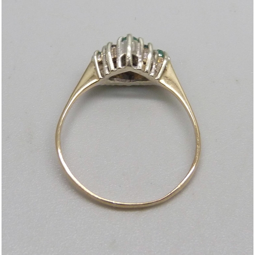 1121 - A 9ct gold, emerald and diamond cluster ring, 1.9g, Q