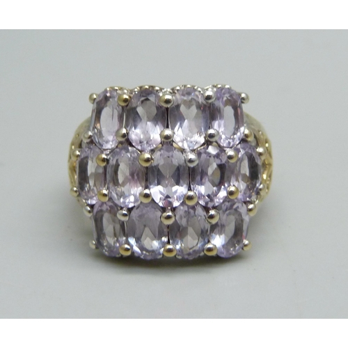 1123 - A silver Rose de France amethyst cluster ring, Q