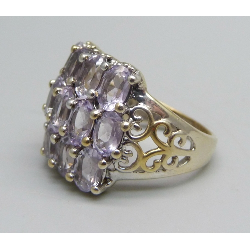 1123 - A silver Rose de France amethyst cluster ring, Q