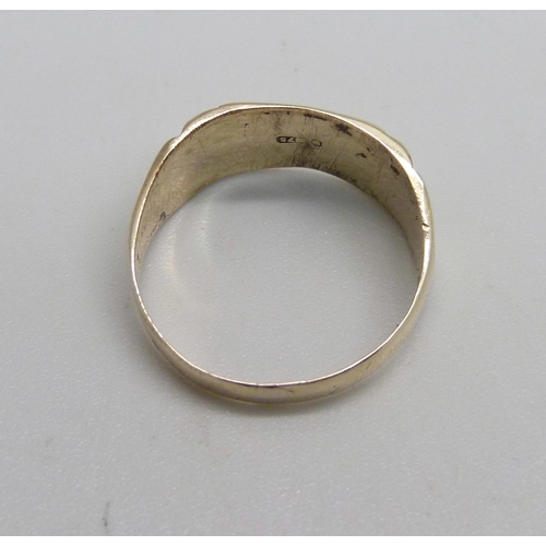 1124 - A 9ct gold signet ring, 2.6g, P, (resized - part hallmark missing)