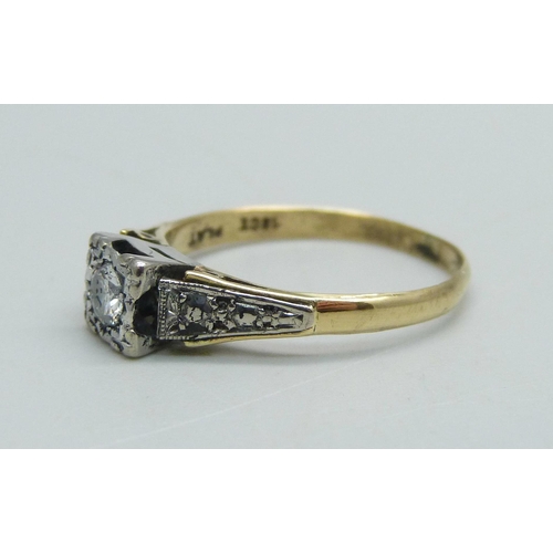 1136 - An 18ct gold, platinum and diamond solitaire ring, 2.5g, L