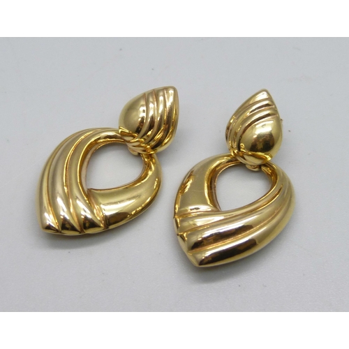 1140 - A pair of 9ct gold designer earrings by Unoaerre, 6.2g, 4cm drop