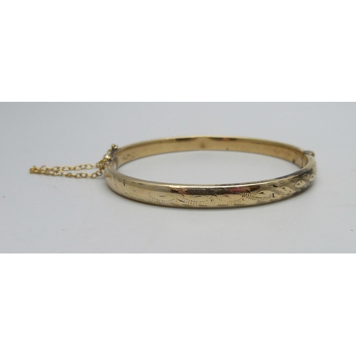 1143 - A 9ct gold bangle, 9.9g