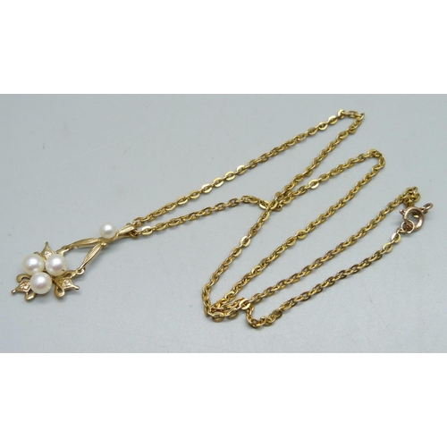 1147 - A 14k gold pearl set pendant on a yellow metal chain, replacement clasp and end links, 7g, 3.4cm pen... 