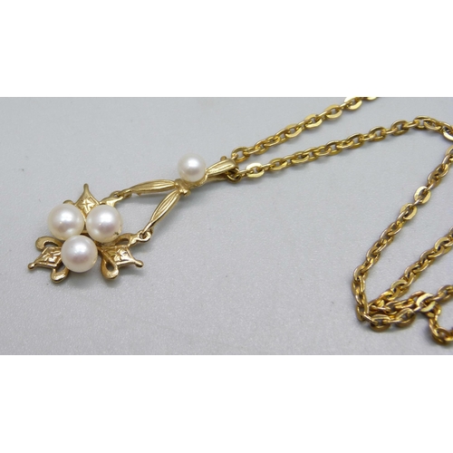 1147 - A 14k gold pearl set pendant on a yellow metal chain, replacement clasp and end links, 7g, 3.4cm pen... 