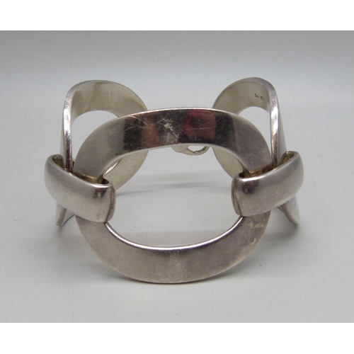 1151 - A silver bracelet, 99g