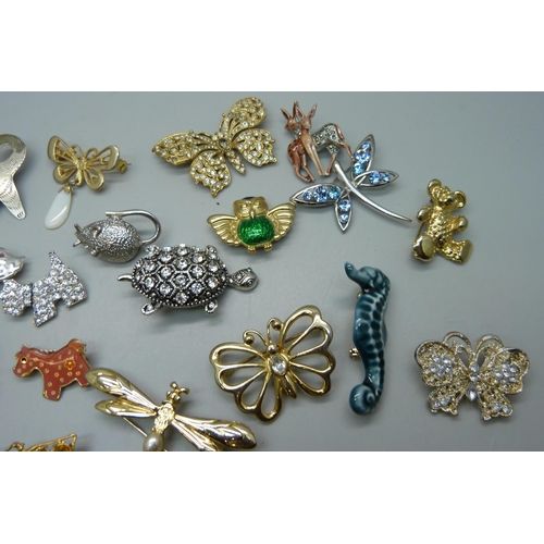 1155 - Twenty-seven animal and butterfly brooches