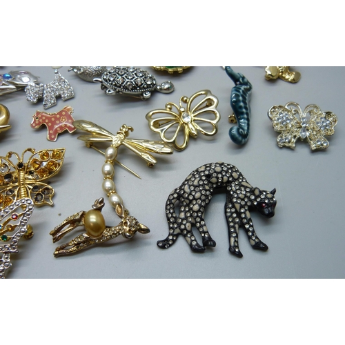 1155 - Twenty-seven animal and butterfly brooches