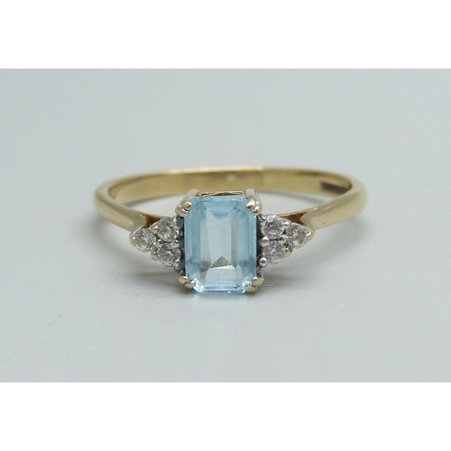 987 - A 9ct gold ring set with a blue topaz and white stones, 2.4g, T