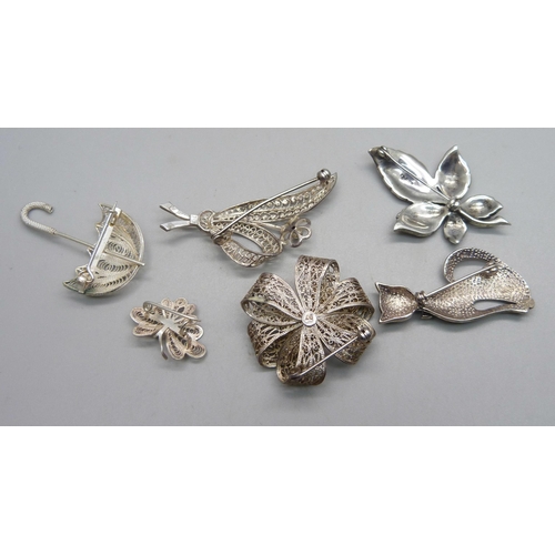 990 - Six white metal and silver brooches - marcasite set brooches both marked as silver, one filigree bro... 