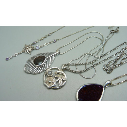 991 - Six silver pendants and chains, 43g