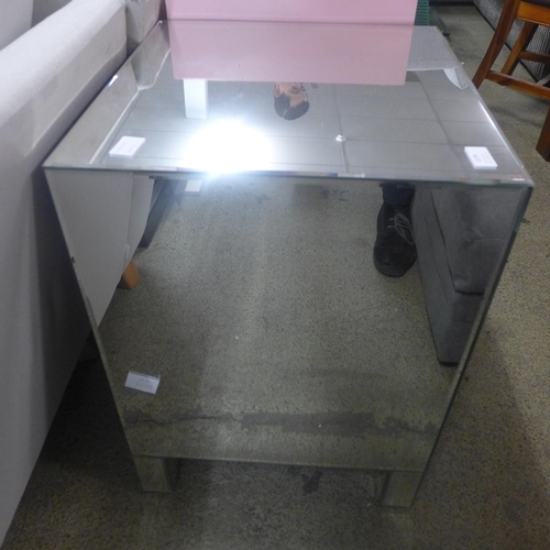 1574 - A mirrored bedside chest