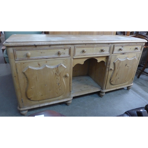 125 - A Victorian pine dresser