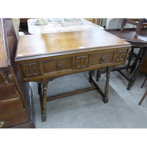 162 - An Arts and Crafts style oak desk