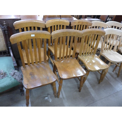 179 - A set of six Victorian elm and beech farmhouse kitchen chairs