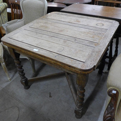 194 - An oak barleytwist draw-leaf table