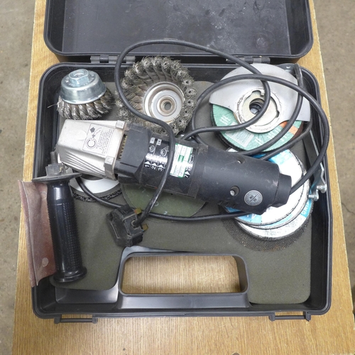 2002 - A Black & Decker BD12 600w angle grinder in case with assorted attachments  - W