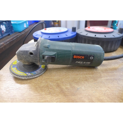 2059 - A Bosch PHO15-82 electric plane and PWS5-115 angle grinder with 2 extension reels  * Failed electric... 