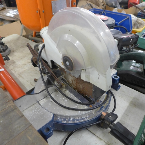 2061 - A Ferm FKZ-250 240v 1400w chop saw (damaged handle)