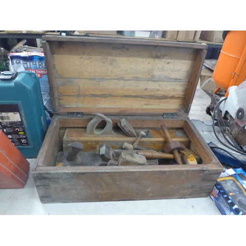 2064 - A carpenter's tool box of woodworking tools