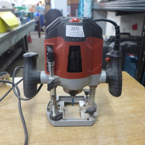 2071 - A Clarke Woodworker 240v 1200w router (model:- CR1200)