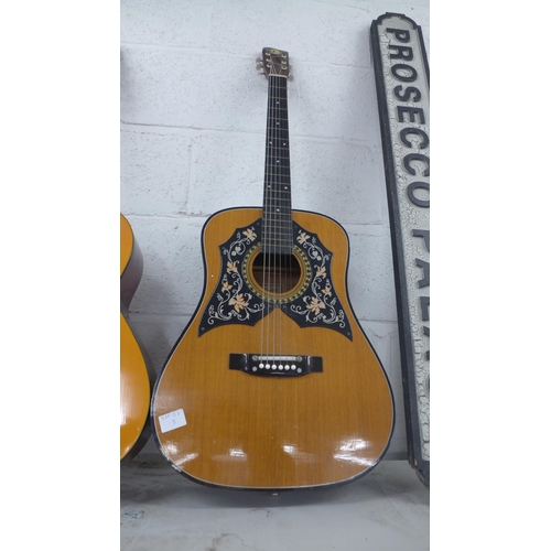 2132 - An acoustic guitar