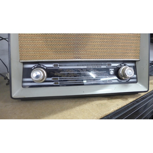 2150 - A vintage Philips  radio