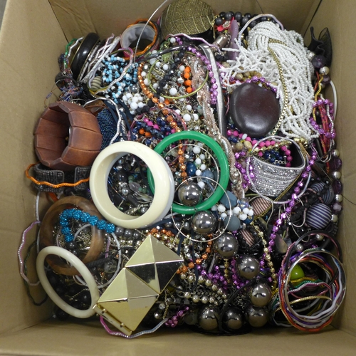 2196 - A box of costume jewellery