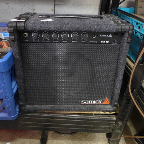 2209 - A Samick SM-10 guitar amp